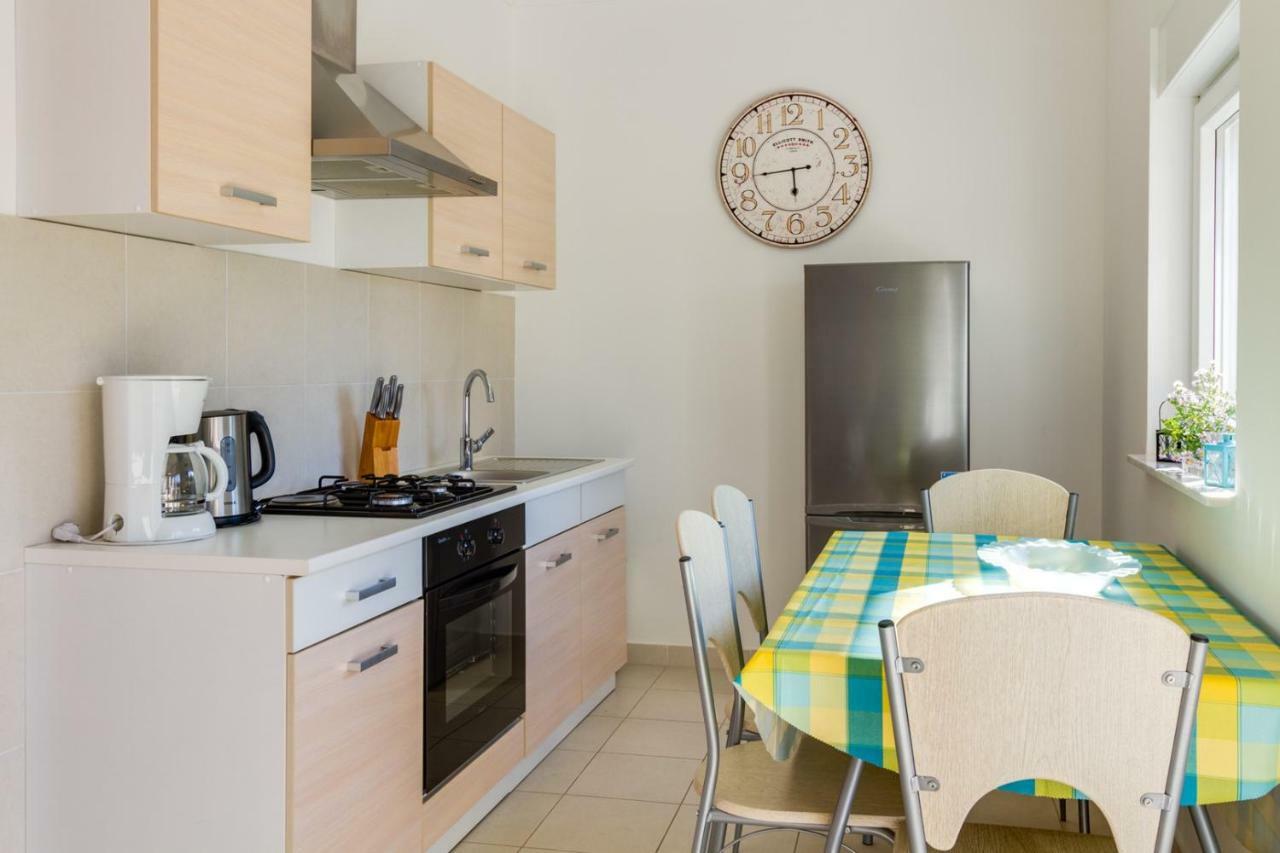 Apartments Tonka Near Beach And Sea プーラ エクステリア 写真