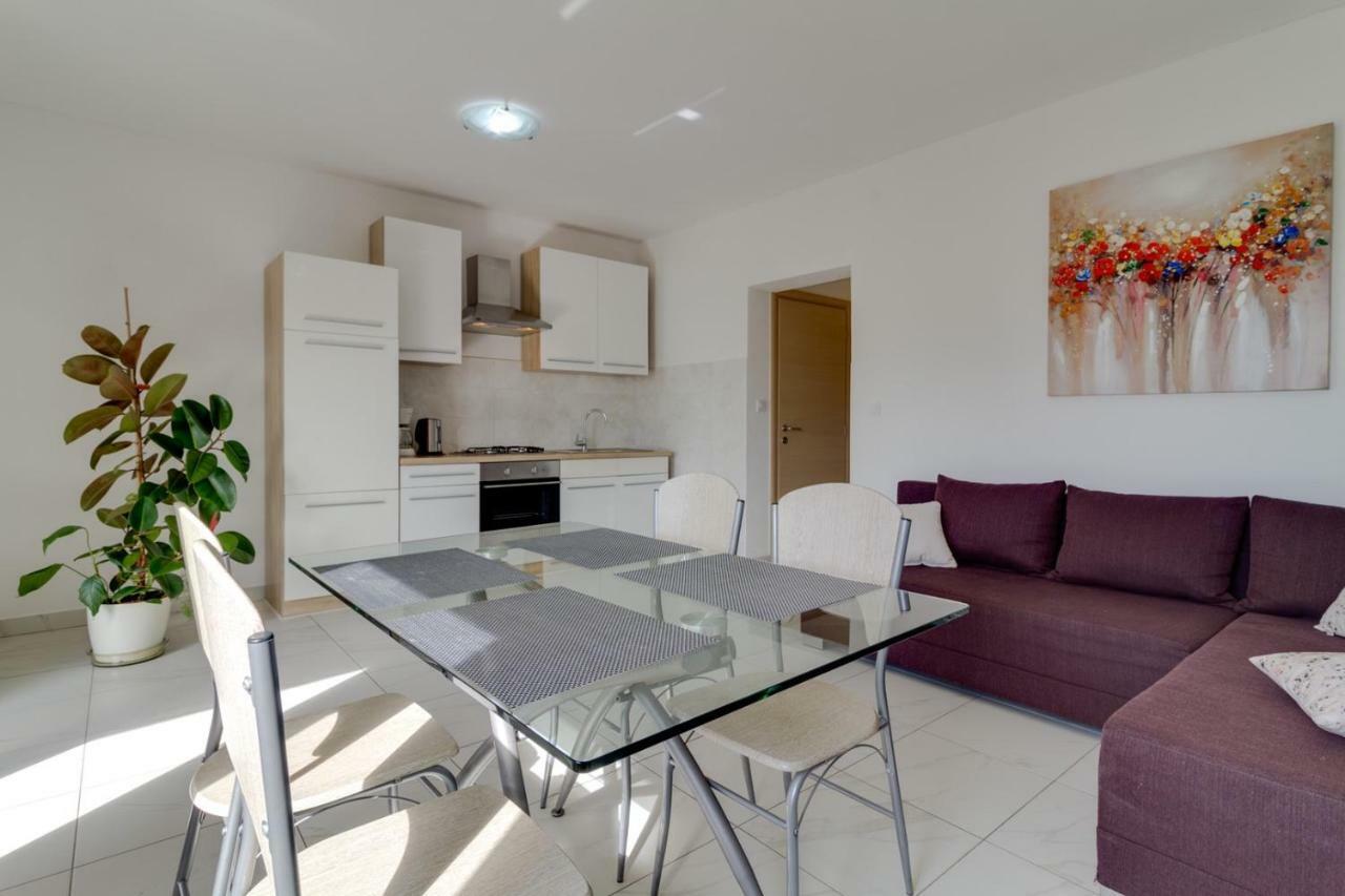 Apartments Tonka Near Beach And Sea プーラ エクステリア 写真